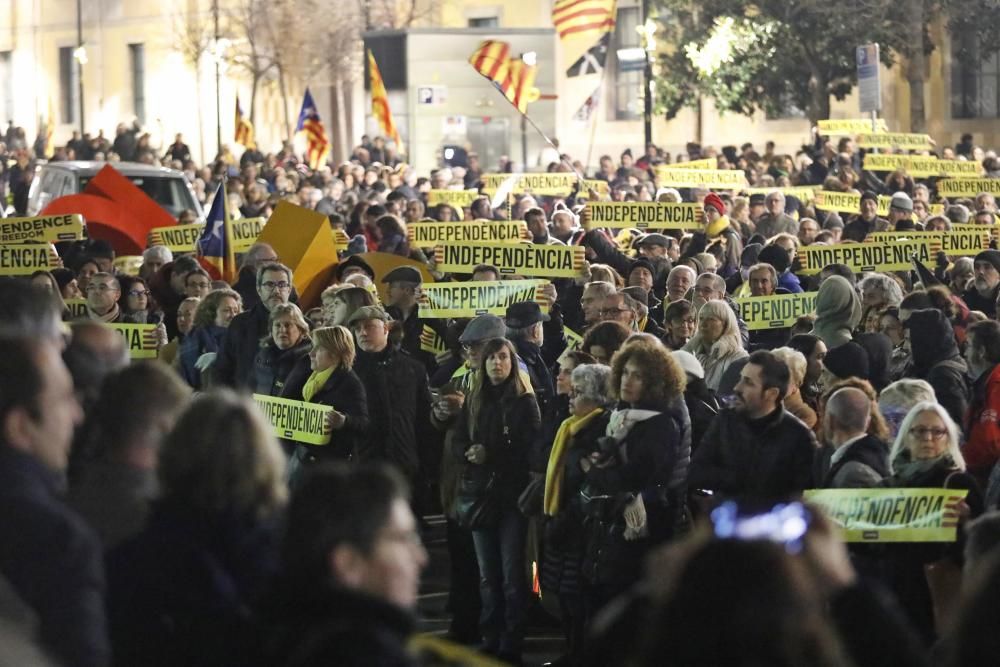 Manifestació a Girona en contra de la decisió de la JEC d'inhabilitar Torra