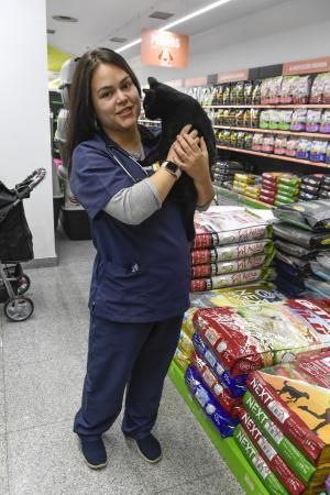 01-04-20  LAS PALMAS DE GRAN CANARIAS. BALOS. VECINDARIO. SANTA LUCIA DE TIRAJANA. Especial profesiones esenciales, Fernanda Bethencourt, veterinaria.    Fotos: Juan Castro.  | 01/04/2020 | Fotógrafo: Juan Carlos Castro