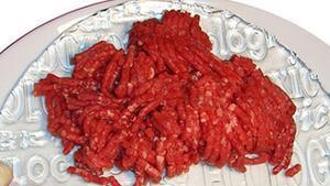 Carne picada en un plato.