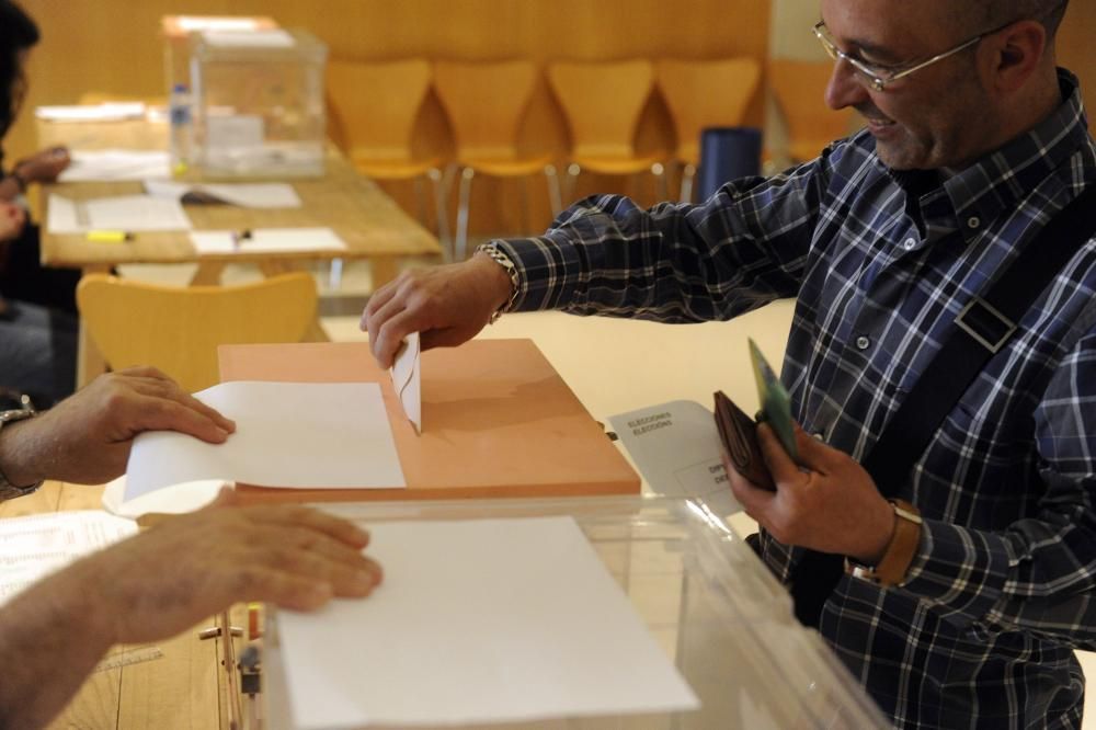 La jornada electoral arranca en A Coruña