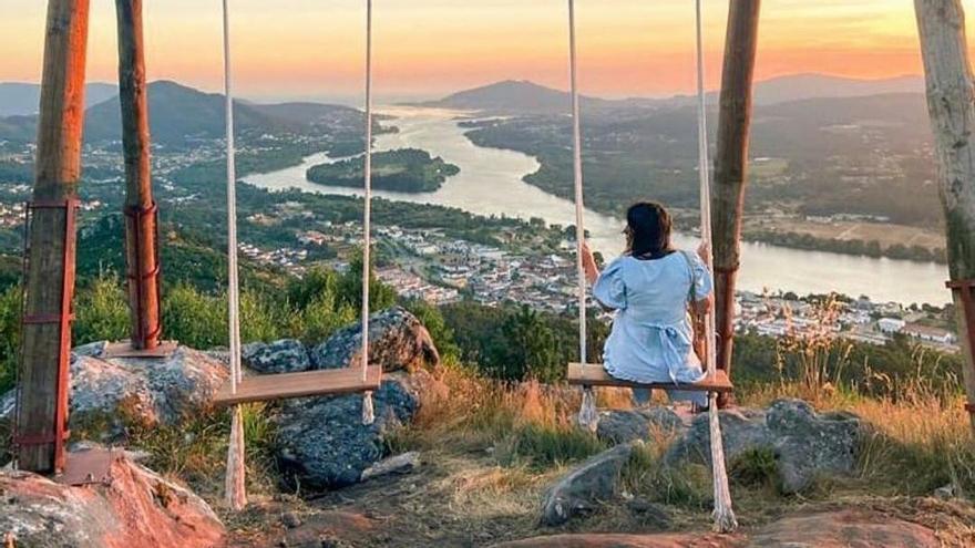 El enorme columpio con vistas instalado en el Monte do Cervo de Vila Nova de Cerveira. // @pedro_tui