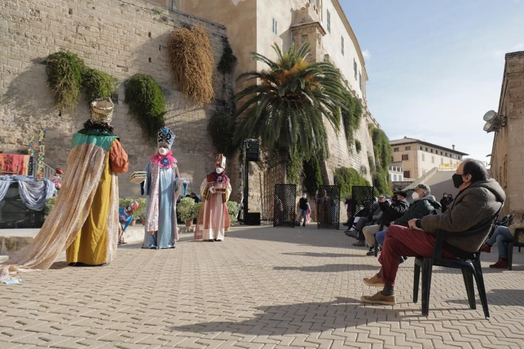 Las copas de Francina y la “fuga” del rey emérito, protagonistas de la 'Adoració dels Reis'