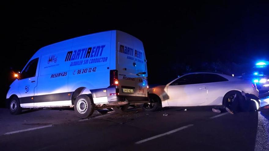 Cuatro heridos al chocar un coche y una furgoneta en Villanueva de Castellón