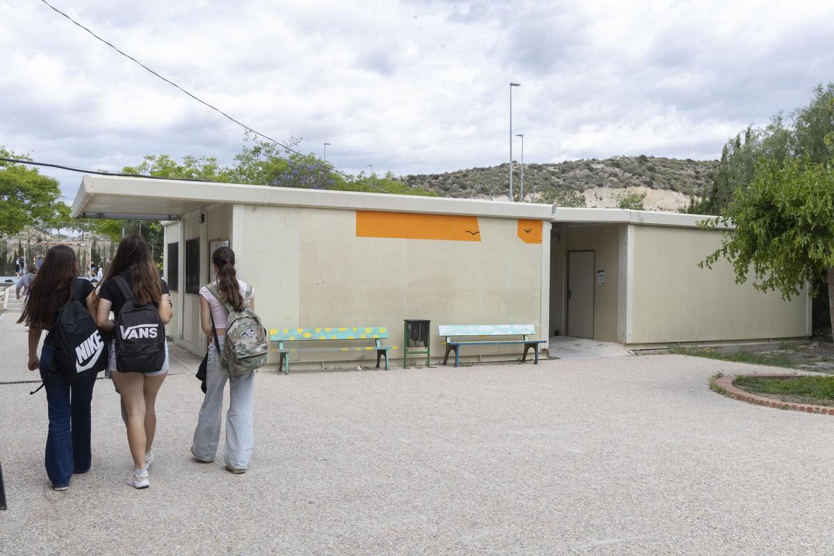 Los barracones que el centro educativo acumula por la falta de espacio