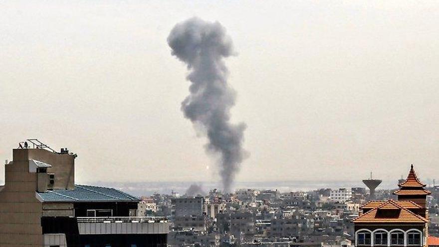 Israel ataca puestos de Hamás en Gaza tras cohetes lanzados desde la franja