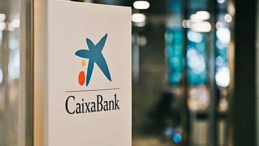 Exterior d&#039;una oficina de CaixaBank