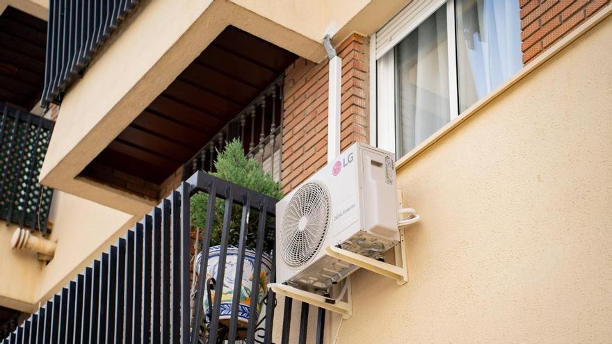 La Ley de Propiedad Horizontal lo deja claro: prohibido poner un toldo o aire acondicionado en una vivienda sin el permiso de la comunidad