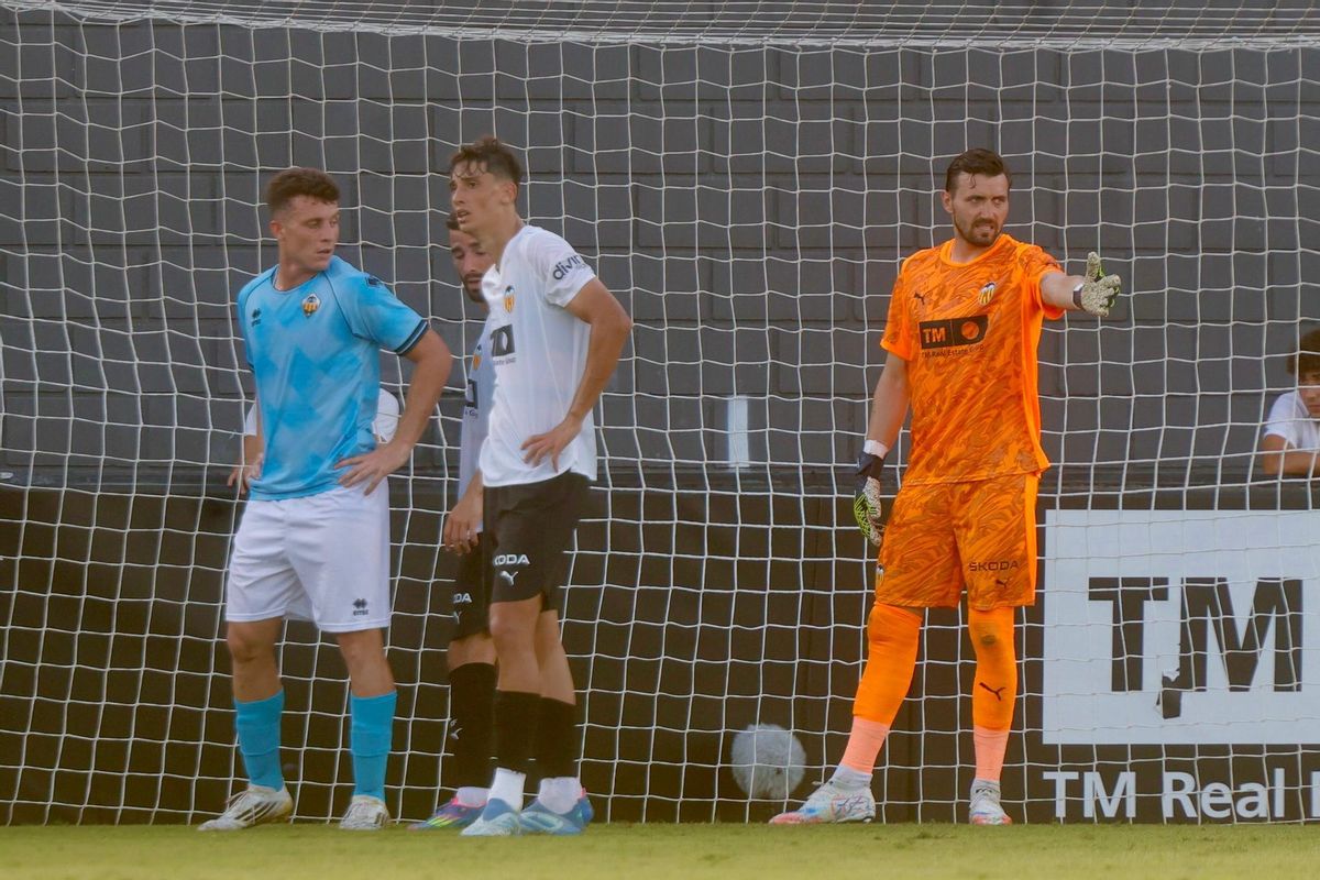 Dimitrievski en el encuentro ante el CD Castellón