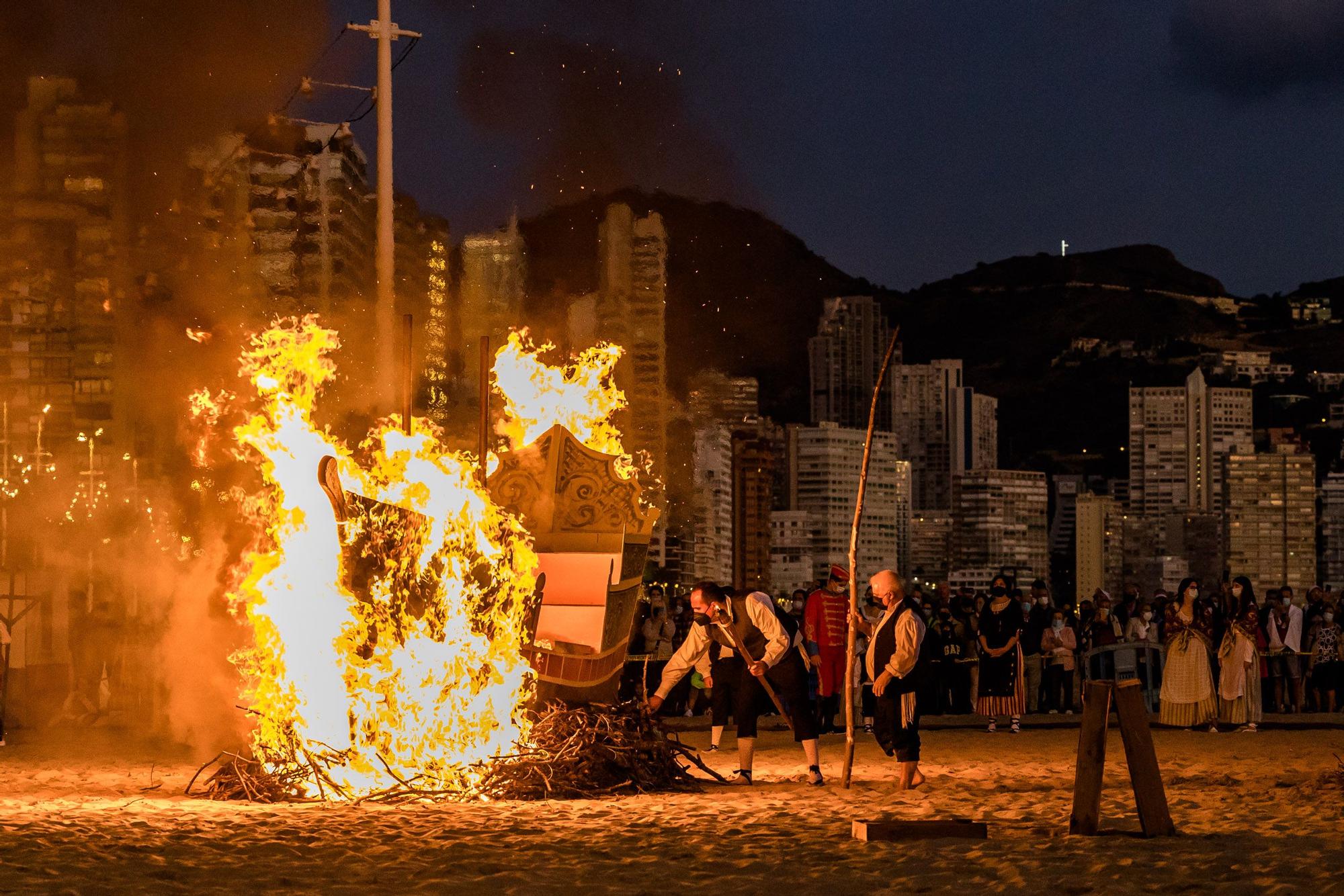 Benidorm revive la fiesta con el Hallazgo de la Virgen en la playa de Levante