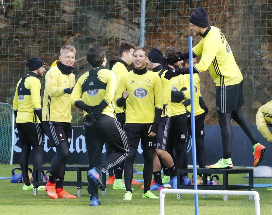 Eduardo Berizzo dirige el último entrenamiento matutino antes de que el cuadro celeste viaje a Madrid para medirse al Atlético.