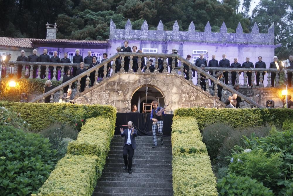 El hechizo de Carlos Núñez en el pazo de Santa Cruz