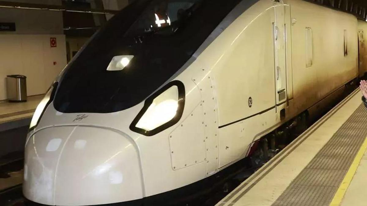 Tren Avril en la estación de Urzáiz el 5 de enero