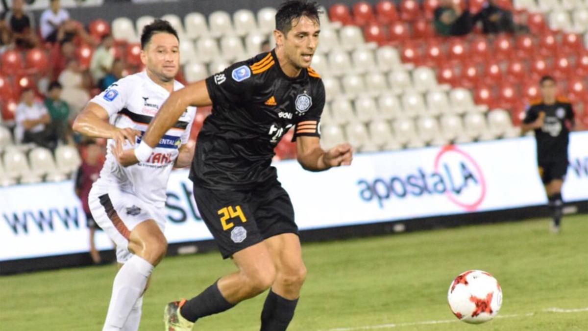 El ex del Málaga Roque Santa Cruz, ahora en Olimpia.