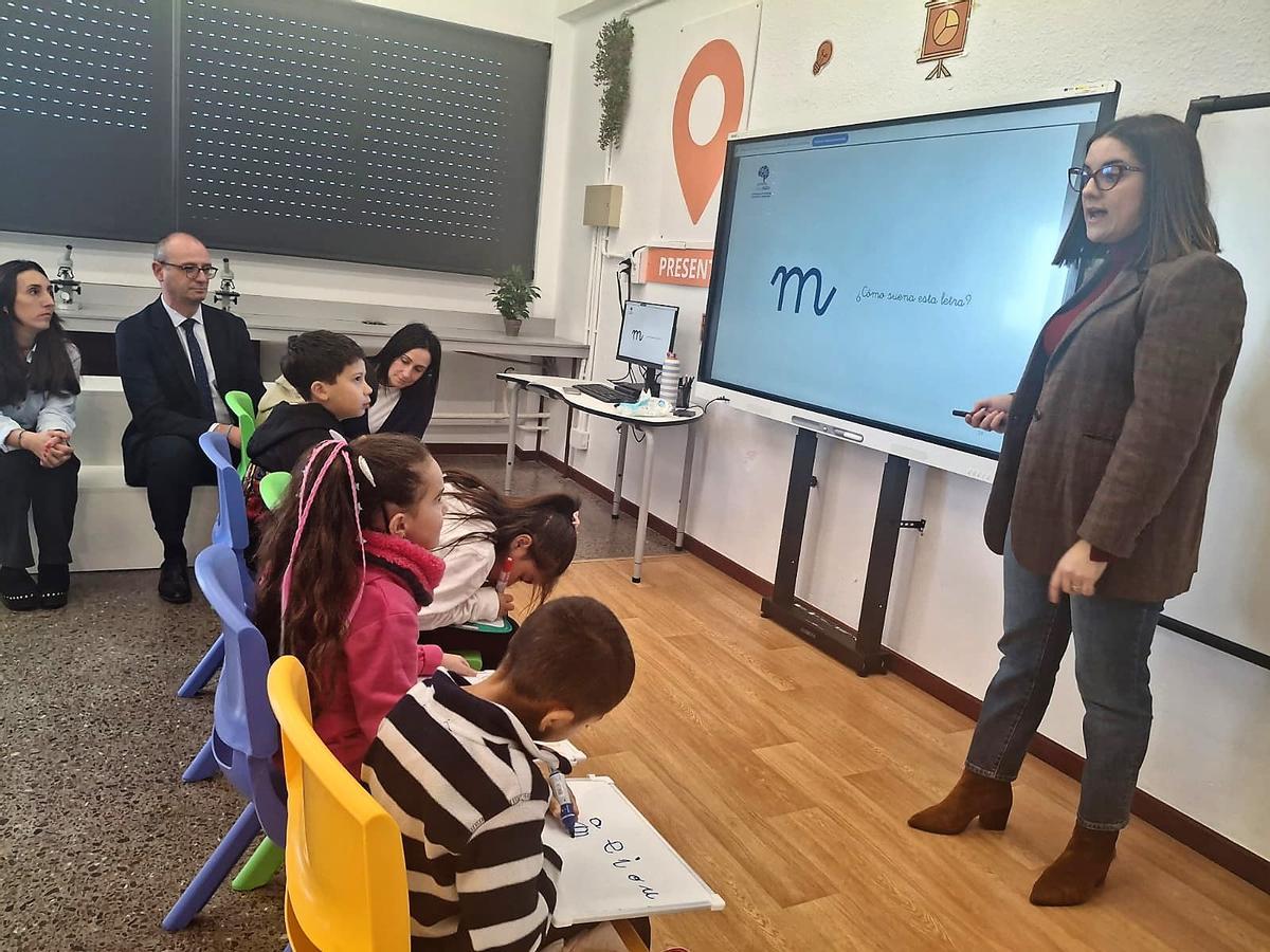 Visita de Víctor Marín al colegio Alfonso X de Yecla.