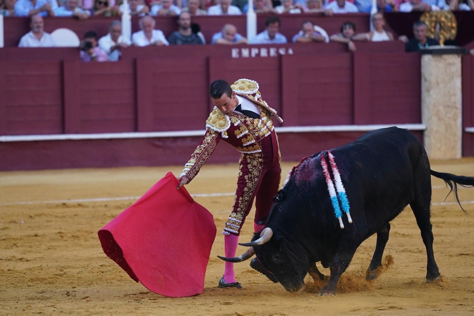 Toros en la Feria I Sexta corrida de abono y puerta grande de Roca Rey