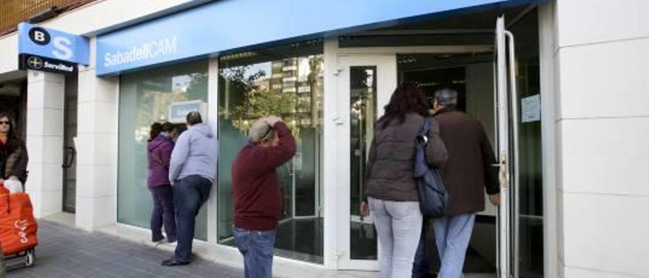 El Sabadell reorganiza su red para ganar cuota entre las pymes y clientes de alto nivel