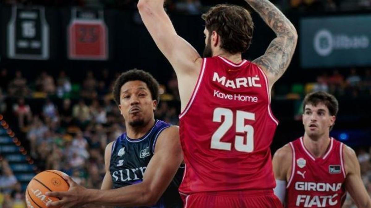 Pantzar prova una entrada davant Maric.