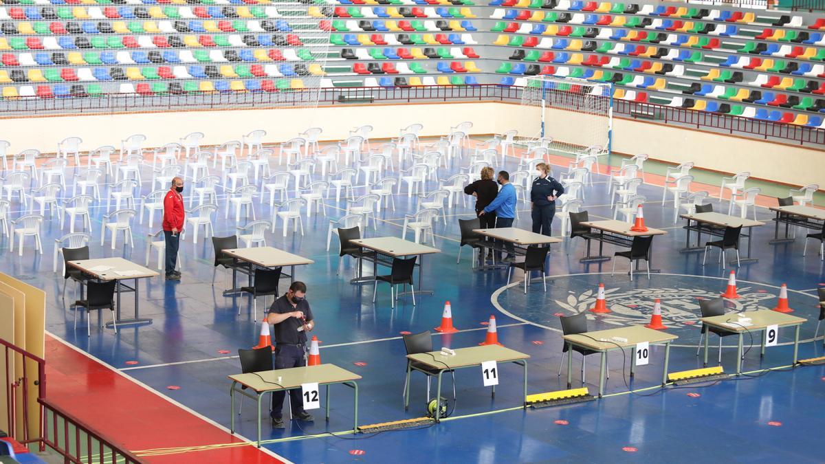 Nuevos preparativos para la vacunación del miércoles y jueves de docentes en Elche