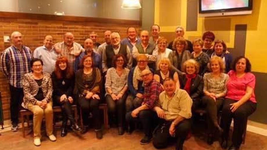 Cena de exalumnos de la escuela de Tuernes