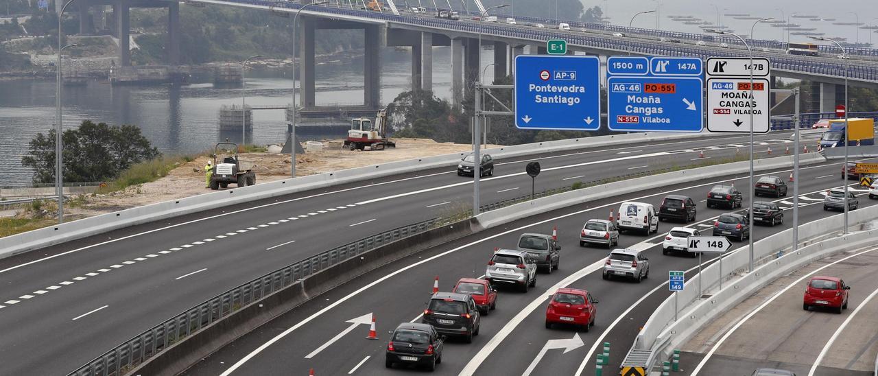 Retenciones de vehículos en la AP-9 por las obras en Rande.