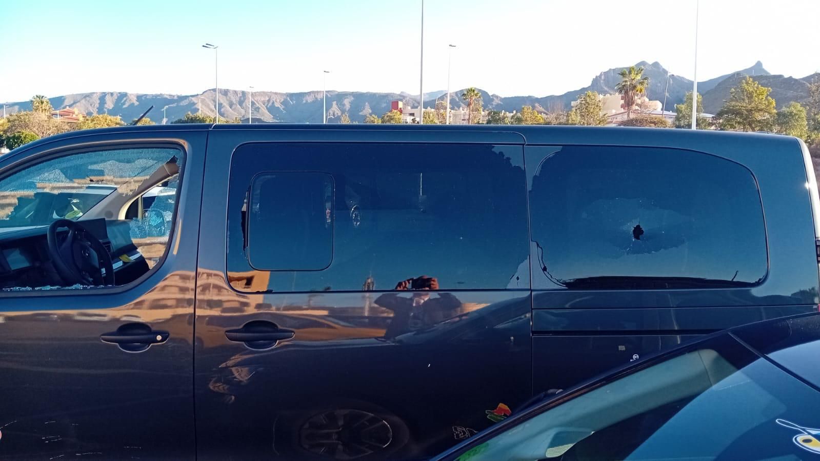 Coches de CICAR vandalizados en Costa Adeje