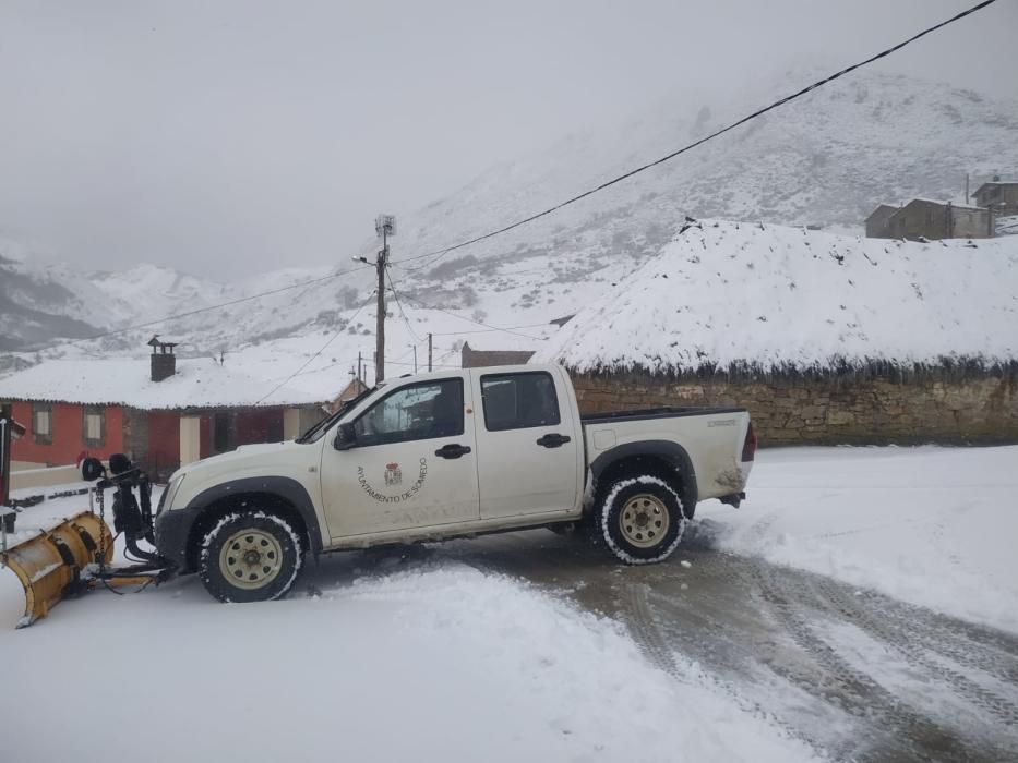 Temporal de nieve en el puerto de Somiedo y La Peral.