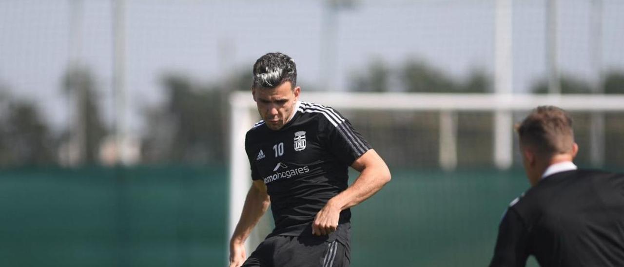 Álex Gallar, del FC Cartagena, durante un entrenamiento en Pinatar Arena.  | PRENSA FC CARTAGENA