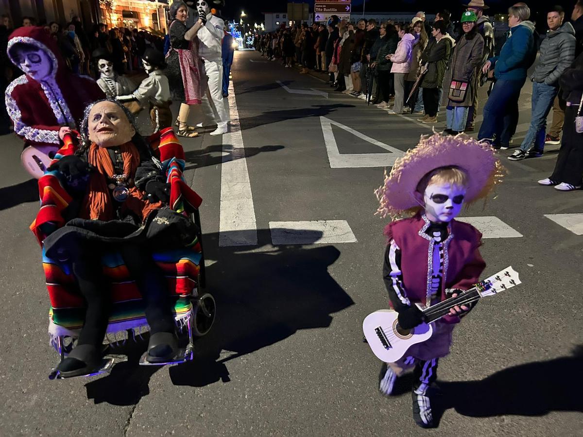 El Carnaval llena Ribadesella hasta los topes: las imágenes El Carnaval llena Ribadesella hasta los topes: las imágenes