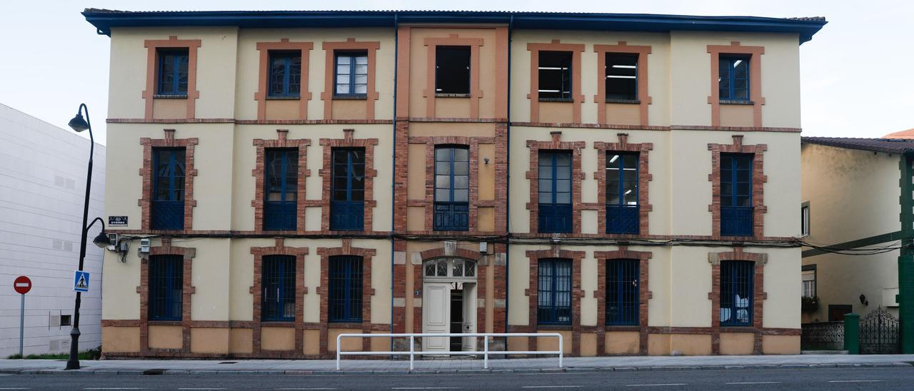 El antiguo cuartel de la Guardia Civil de Piedras Blancas.