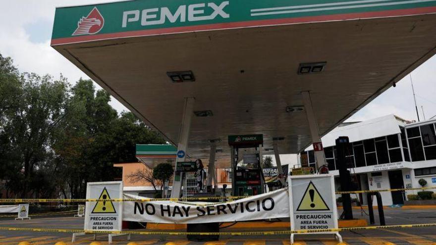 México: El combate al robo de combustible comienza a generar caos económico