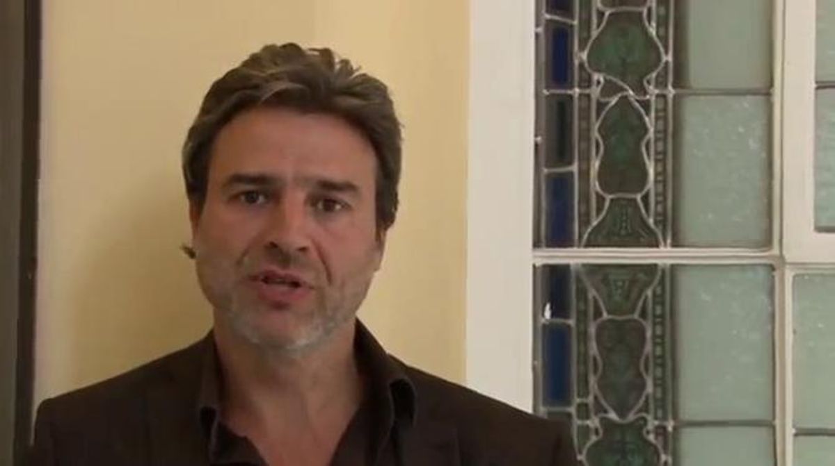 Els tres famosos protagonitzen un vídeo d’Izquierda Unida.