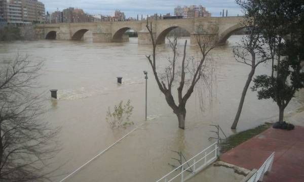 Fotogalería: El Ebro crece a su paso por Zaragoza