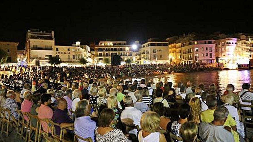 La platja de l&#039;Escala, plena a vessar per la 42a Cantada d&#039;Havaneres