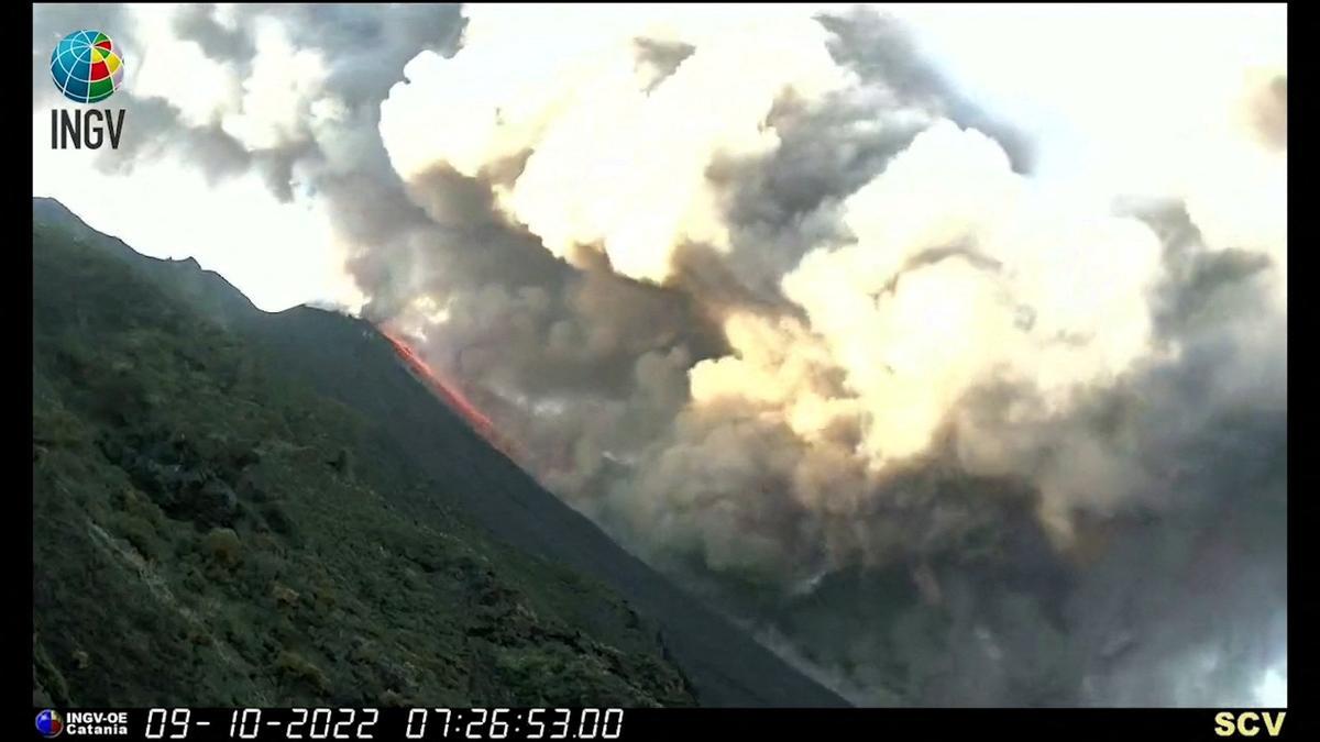 El volcán Stromboli vuelve a la vida en Italia con una intensa erupción