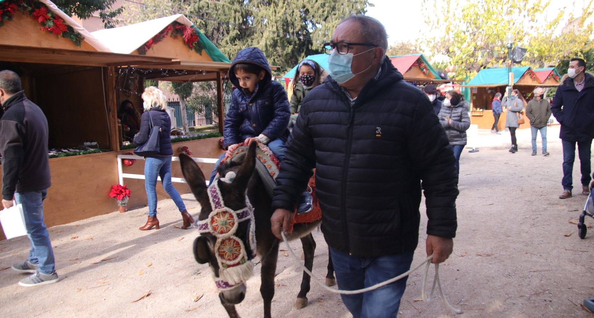 Galería: Alcoy celebra su Mercat del Nadal con restricciones