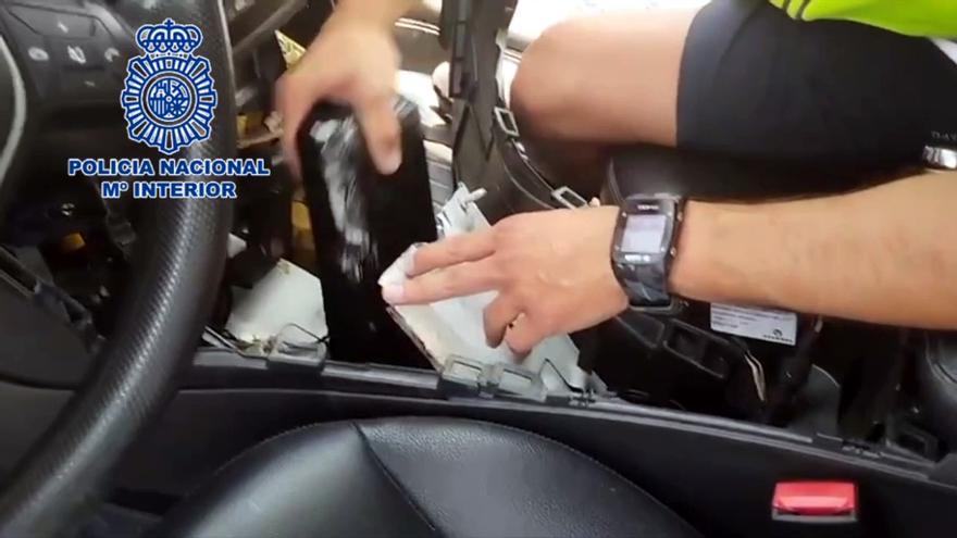 Operación antidroga en Elche: cazados con más de 2 kilos de cocaína escondida en el coche