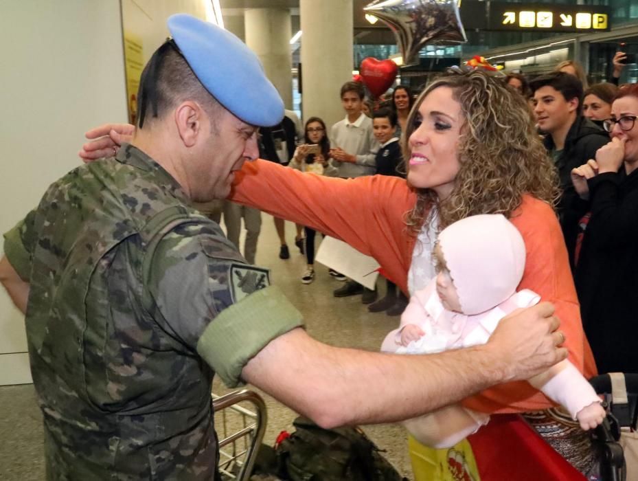 El ansiado abrazo a los militares de la Brilat a su regreso del Líbano