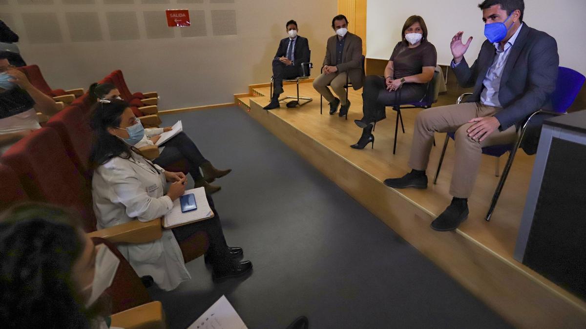 Mazón, Bonig, Dolón y Zaplana en el interior del Hospital de Torrevieja