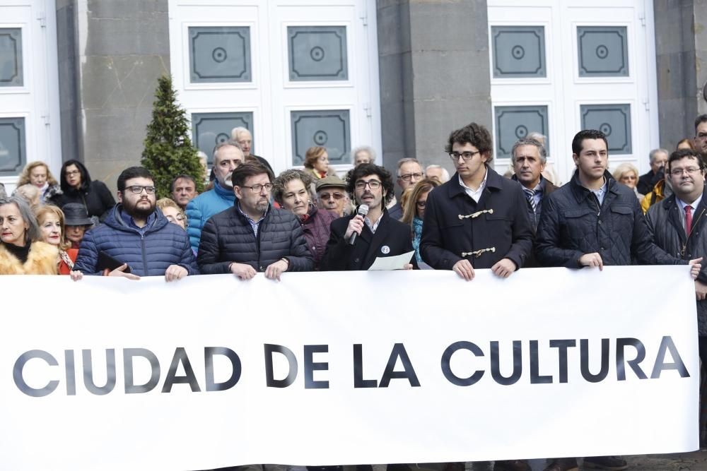 Concentración a favor de los Premios Líricos de Oviedo