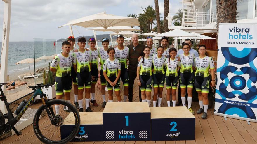 Ciclismo en Ibiza: El C.C. San Rafael y Vibra Hotels celebran su acuerdo