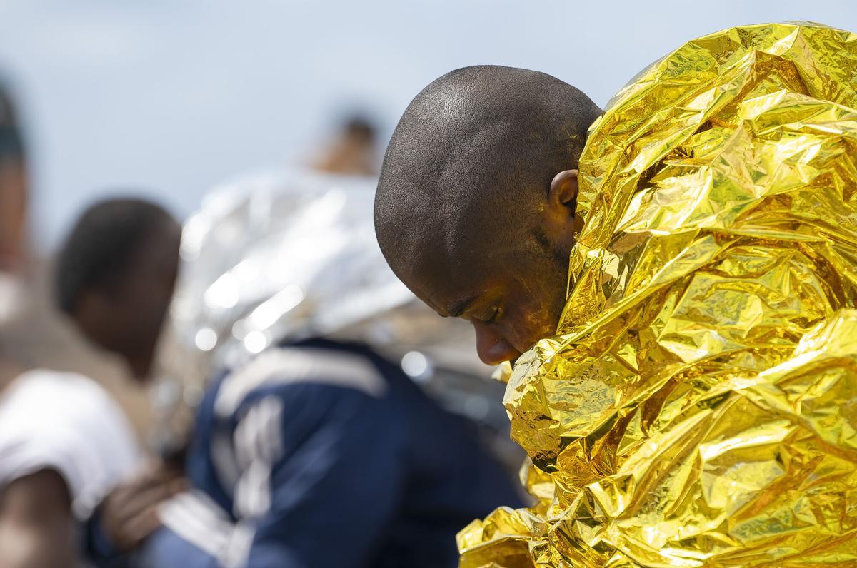 Una neumática con unos 50 migrantes llega a la costa de Teguise (Lanzarote) Una neumática con unos 50 migrantes llega a la costa de Teguise (Lanzarote)