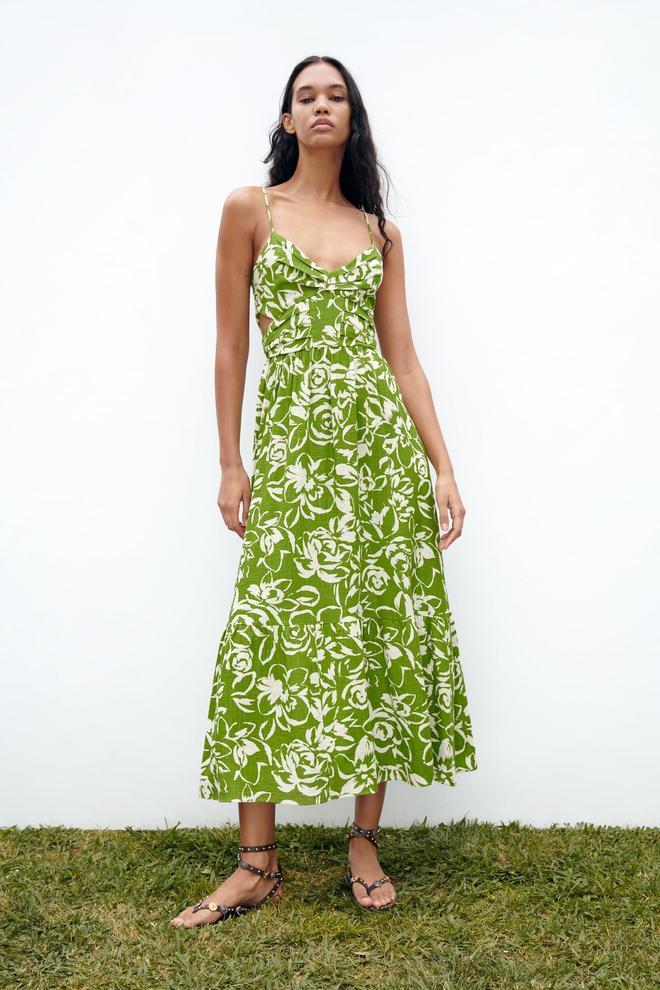 Vestido midi con estampado de flores y detalles 'cut out' de Zara