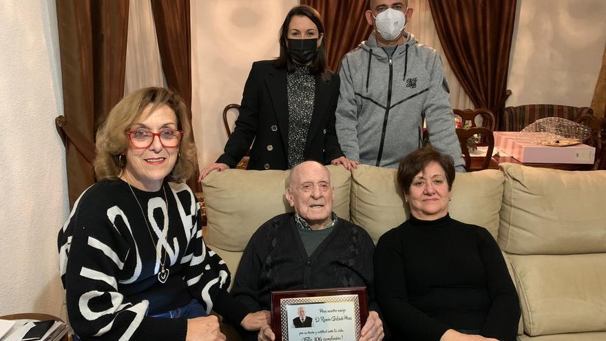 Gracia visita a un vecino de La Matanza en su 106 cumpleaños