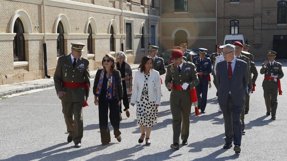 La Ministra de Defensa ha inaugurado este jueves el curso académico de enseñanza militar española desde la Academia General Militar de Zaragoza.