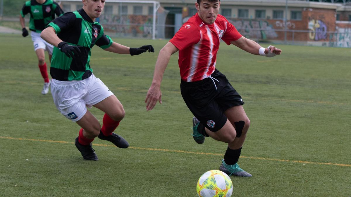 Un jugador del Zamora CF juvenil en el último partido disputado en Valorio