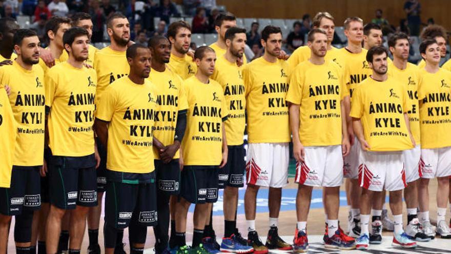 Camisetas de apoyo a Kuric en el partido del Gran Canaria.