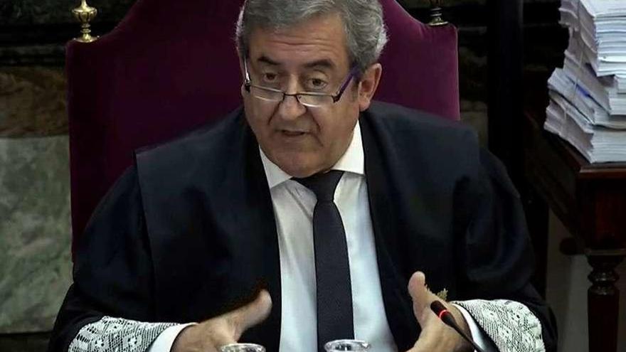 El fiscal Zaragoza, ayer, durante la exposición del informe final del Ministerio Público. // Efe