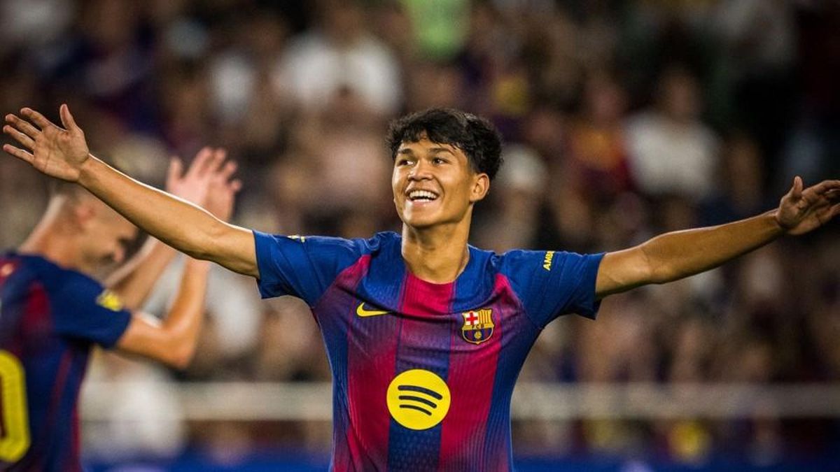 Pedro 'Dro' Fernández, el joven interior gallego (17 años) festeja su gol al Vissel Kobe, era el 1-3 del Barça, en su debut.