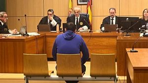 El acusado de retener y violar a un joven en el barrio de la Coma durante el juicio celebrado este martes.