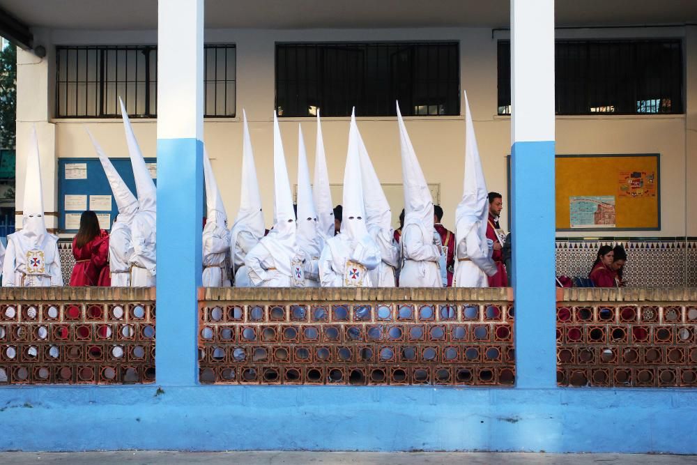 Lunes Santo | Preparativos y nervios en los nazarenos del Cautivo